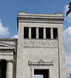 Good pic of the Propylaen to show the taper and the very slight curve on the pilasters. Note the tapering shadow.