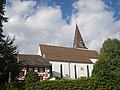 Ansicht der Kirche von Süden, links das Pfarrhaus