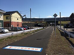 線路跡が自転車道として整備された現在のときめき駅跡地。焼鮒側を望む（2017年4月2日）