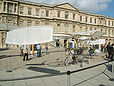 Reproduction de l'hélicoptère de Paul Cornu réalisée par des élèves ingénieurs de l'ESTACA à l'occasion du centenaire du premier vol, et exposée dans la cour carrée du Louvre en 2007.