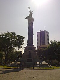 Columna a los próceres del 9 de octubre en la Plaza del Centenario de la ciudad de Guayaquil.