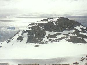 Der Sea Lion Glacier mit dem Hespérides Hill im Hintergrund