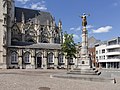 Tienen, Kriegsdenkaml bei der Kirche (parochiekerk Onze-Lieve-Vrouw-ten-Poel)