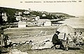 Un peintre de la Belle Époque sur la plage des Sables Blancs à Tréboul (carte postale ND Photo).