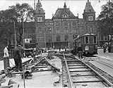 Tramwerkzaamheden bij het stationsplein; 17 oktober 1947.