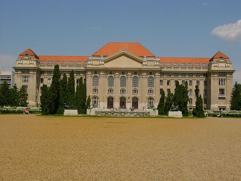 Datei:University debrecen main building.jpg