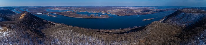 Upper Mississippi River by Kings Bluff.jpg