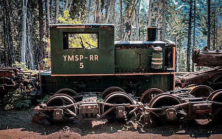 No. 5 is a two-axle diesel switch engine with a narrow gauge of 3 ft (914 mm).