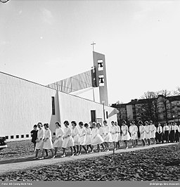 Konfirmander vid Österängskyrkan i mitten av 1960-talet.