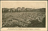 Ausmarsch des Infanterie-Regiments 74 am Mobilmachungstag am 2. August 1914 durch „die Volksmenge auf dem Welfenplatz [...]“