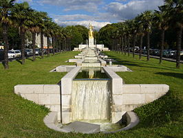 Beeld van Athéna voor de fonteinen van de Porte Dorée