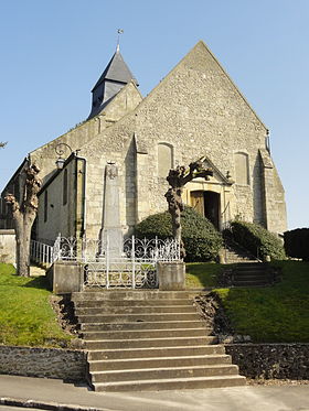 Façade occidentale et monument aux morts.