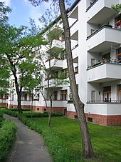 Bruno Taut, flats in Berlin's Prenzlauer Berg Berlin-taut-bauten-naugarderstrII.jpg