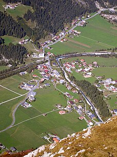 Blick auf Bach im Lechtal