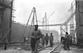 زندانیان در حال کمک به ساخت یو-بوت، برمن، ۱۹۴۴