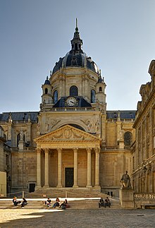 The Sorbonne Chapel facing the Cour d'honneur.