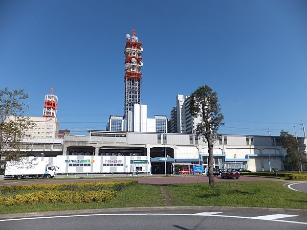 600px-Chiba-Minato_Station_west20111028.jpg
