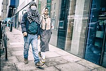 Man in London wearing a face mask on 19 March DSC05657 (49675594013).jpg