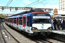 Dernier MS 61 stationnant en gare de Joinville, avec plein de photographes.