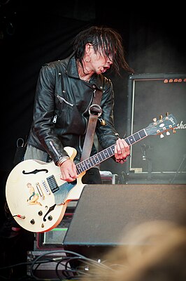 Dregen - Ilosaarirock 2011.jpg