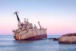 Épave du cargo Edro III, échoué près de la ville chypriote de Pégia depuis 2011. (définition réelle 4 252 × 2 834)