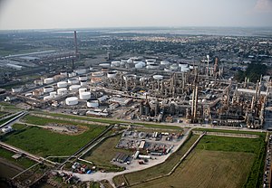 Oil refinery in Louisiana - an example of chemical industry FEMA - 37677 - Aerial of a Louisiana oil refinary repaired since Katrina.jpg