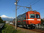 吉原地区（左富士）を走る岳南電車
