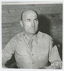 Photo noir et blanc de Carlos Brewer, l'un des chefs du département d'artillerie de l'école d'artillerie de McNair.