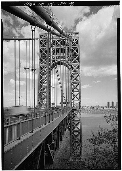 Fájl:George Washington Bridge New York roadway and tower.jpg