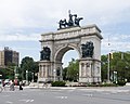 Miniatura para Grand Army Plaza