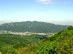 Vue du Gwanak-san depuis le Cheonggyesan à l'est.