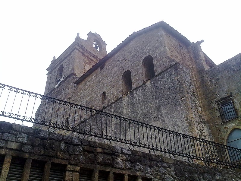 File:Iglesialaredo.jpg