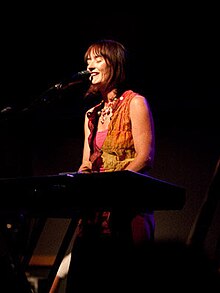 Joanne Hog na koncertu skupiny Iona v roce 2010