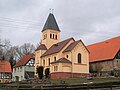 Kirche mit Ausstattung sowie Kirchhofsumfriedung