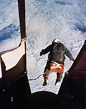 16/08: Joseph Kittinger inicia un salt de paracaigudisme des de 31.300 metres d'alçada el 16 d'agost de 1960.