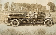 Knox Automobile produced the first modern fire engine in 1905 Knoxfireengine.jpg