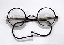 Mahatma Gandhi's glasses in the National Gandhi Museum Lunettes de Gandhi-National Gandhi Museum (2).jpg