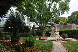 Vue du monument aux morts, sculpture d'Achille Colle.