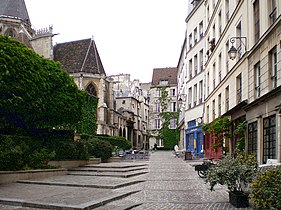 バール通り (rue des Barres) 2-10番地に、悪名高いフランス王妃イザボー・ド・バヴィエールの愛人の一人ルイ・ド・ボワルドンも居住していた。