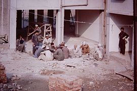 Peschawar-slum-IHS-1993-22-Construction-workers.JPG