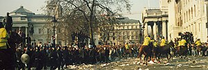 Poll Tax Riot 31 марта 1990 г. Трафальгерская площадь - Horse Charge.jpg
