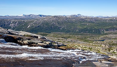 Rago består till största delen av rent urberg.