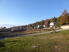 Die an der Nordseite des Sattels gelegene Feriensiedlung