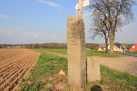 Паметник от камък в западната част на селото, през 2019 г.