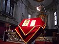 La stauroteca esposta nel Duomo nuovo.