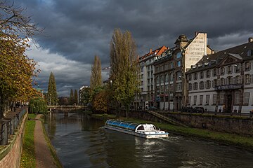 Vue sur le quai et le pont du Marché