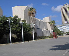 "A large concrete library building in an urban area"