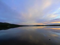 Vassaraträsket. Till vänster skymtar Dundret. Fotot taget på Sandviken i västlig riktning, juni 2016.