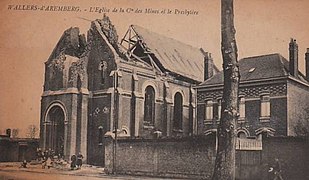 L'église, dont le clocher a été détruit pendant la guerre.