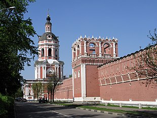 Walls and towers of Donskoy Monastery 05.jpg